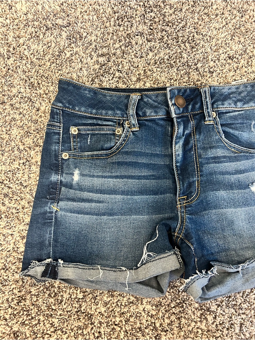 Women’s American Eagle Outfitters Dark Distressed Roll-Hem Denim Shorts, size 6 - Picture 2 of 12